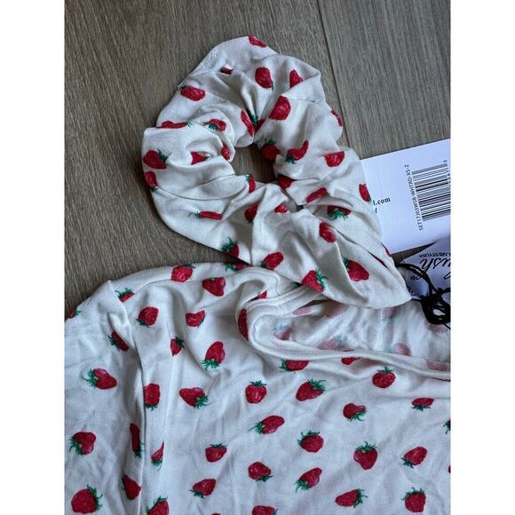 NEW NWT Plush Revolve Strawberry 3 Piece Pajama set size Xs - Picture 4 of 6